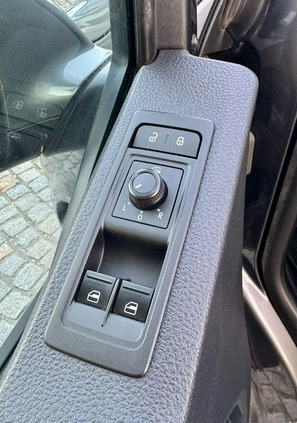 Volkswagen Caravelle cena 129900 przebieg: 180000, rok produkcji 2018 z Góra małe 466